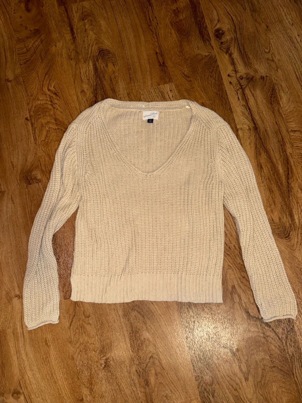 Universal Thread Cream V-Neck Knit Sweater‎